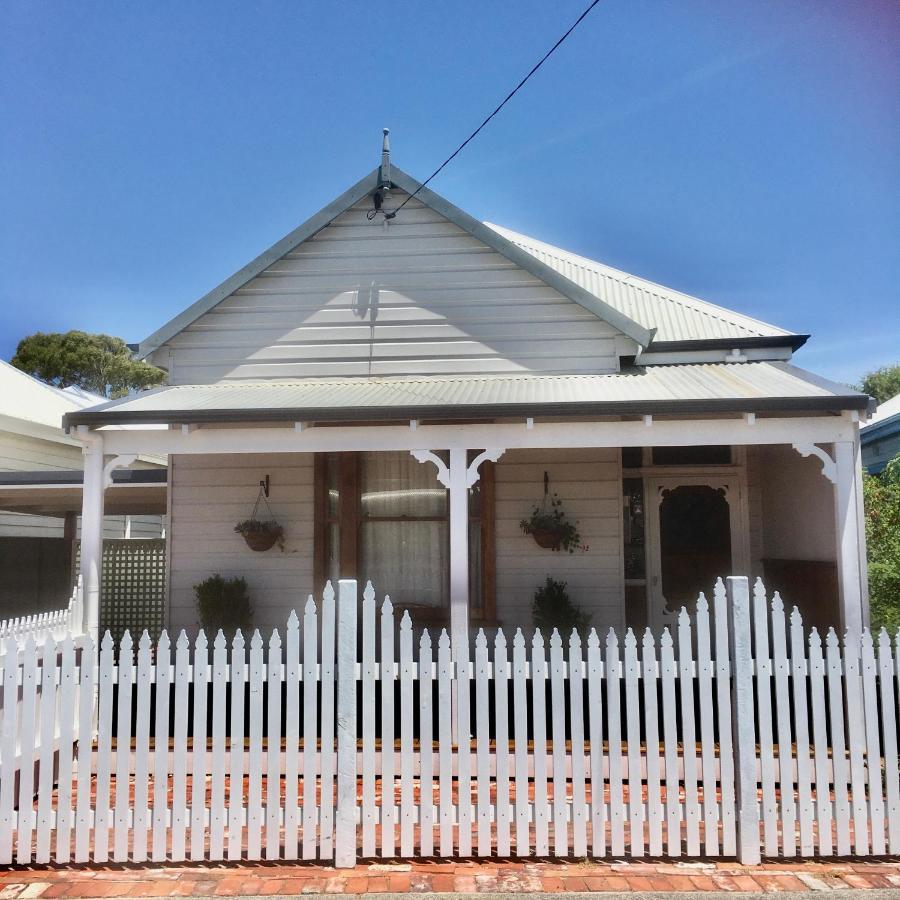 Railway Cottage 번버리 외부 사진