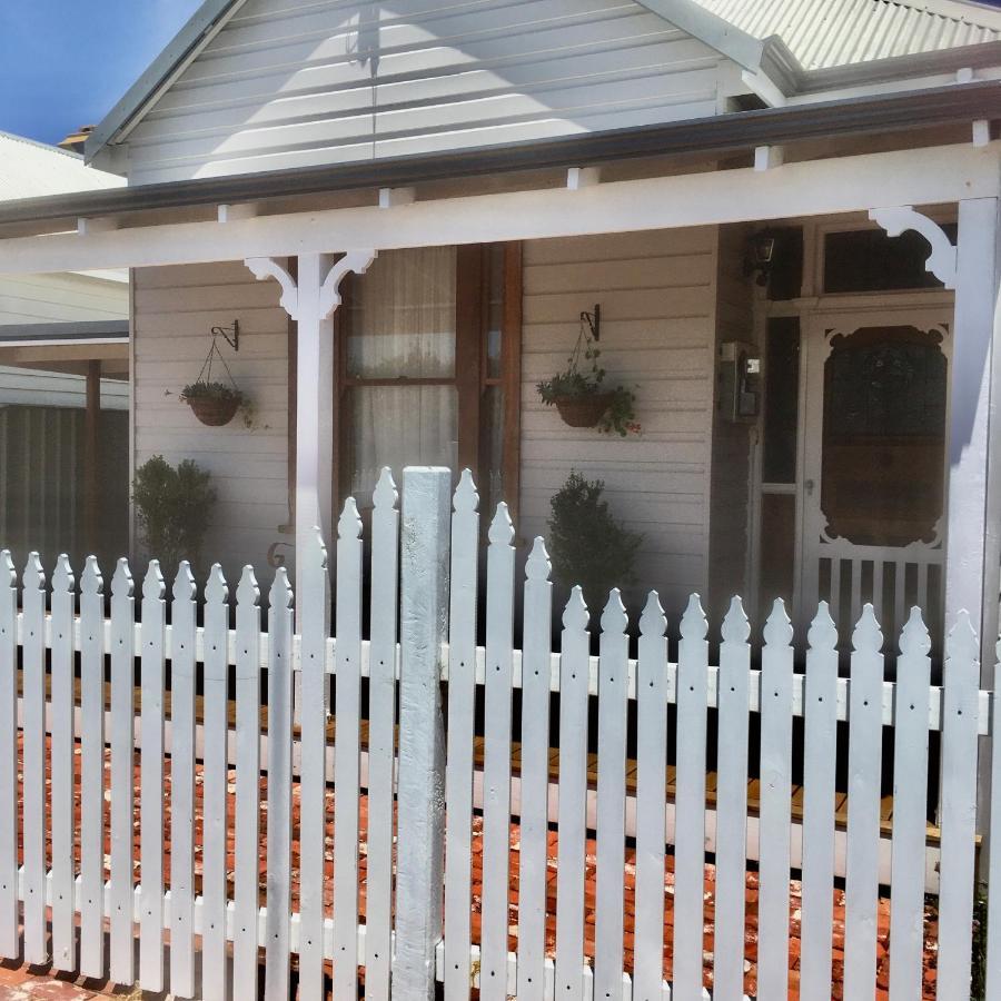 Railway Cottage 번버리 외부 사진