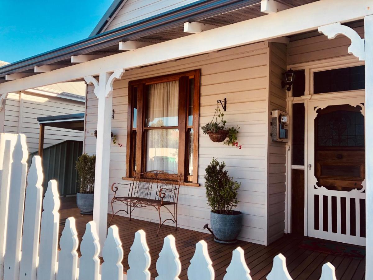 Railway Cottage 번버리 외부 사진