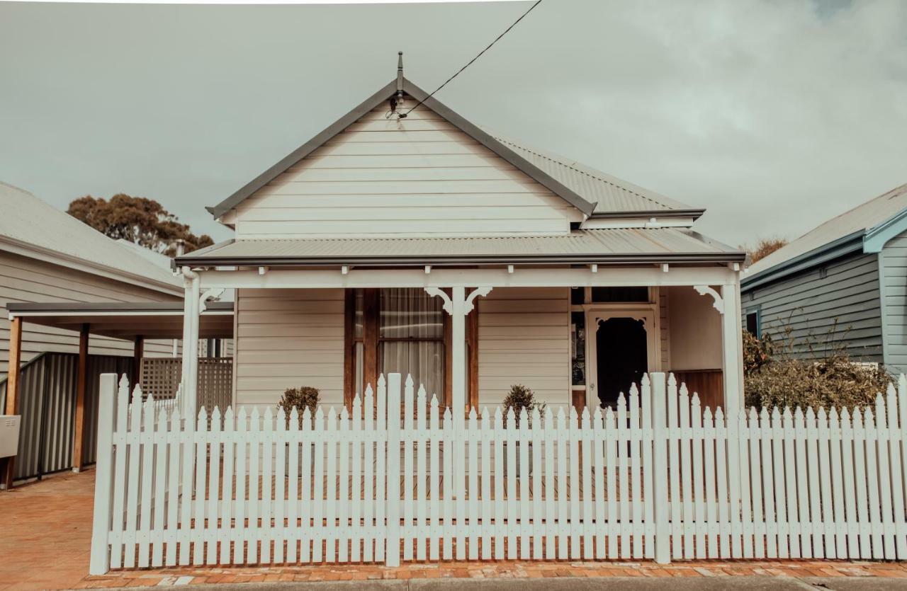 Railway Cottage 번버리 외부 사진